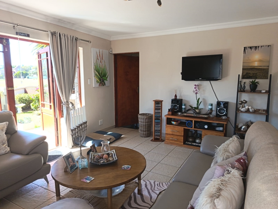 3 Bedroom Property for Sale in Paradise Beach Eastern Cape